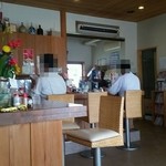 曽我 - 店内風景（カウンター席方面）