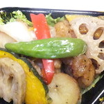 おこわ米八 - 彩野菜とチキンの和風黒酢和え弁当　９７２円　彩野菜とチキンの和風黒酢和え【　２０１５年６月　】