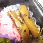 おこわ米八 - 彩野菜とチキンの和風黒酢和え弁当　９７２円　ピリ辛牛蒡　【　２０１５年６月　】