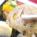 おこわ米八 - 酢和え弁当　９７２円　彩野菜とチキンの和風黒酢和え　レンコン　【　２０１５年６月　】