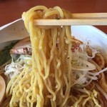 四代目麺処 ゆうじ - 麺はこんな感じ（味噌らーめん）