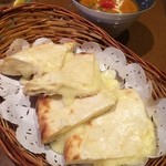 Indo Ryouri Churiyakanakku - チーズナン440円