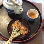 あぶり餅 本家 根元 かざりや - 13本で500円。