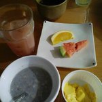 ナムザイ - マンゴープリンと黒ゴマのチェー