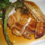 レヴェイヨン - 本日のメインは大山鶏もも肉ロースト