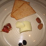 レヴェイヨン - ついでにハードチーズ・コンテをオーダー