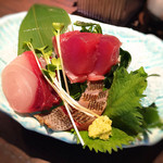 日本酒酒場立呑み 仁 - 刺身三種盛り(ヒラマサ、イサキ、カツオ)