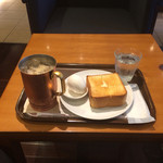 上島珈琲店 - アイス無糖ミルクコーヒーMサイズ+Dモーニングセット(厚切りトーストとゆで卵)490円