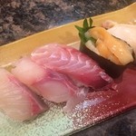 回転寿司みさき - 初夏の五貫盛。鳥貝に青柳と季節の白身が三貫ついたお得なセットです(●･ω･)/