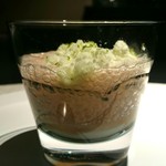 エクアトゥール - ［５回目］桃のバニラコンポートと桃の炭酸ムース、ヴゥルベーヌのパウダー