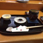 小松 弥助 - 食前のテーブル