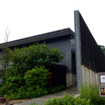 蕎麦 栂 - モダンな外観