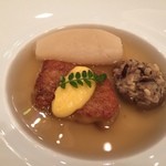 オーベルジュ・ド・リル - 小蕪、椎茸、フォアグラにコンソメスープ