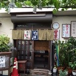 戸隠そば 平田店 - 入口は葡萄園(･_･;