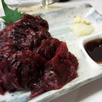 元祖立ち飲み屋 - ＜本日の日替わり＞クジラ刺し￥300円