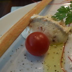 キャトルラパン - チーズのムース、グリッシーニ添え。