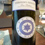 キャトルラパン - 白はイタリア産、ＺＩＢＩＢＢＯ　ＳＥＣＣＯ。華やかですこぶるフルーティーな香りが特徴。