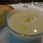 キャトルラパン - 清涼感溢れる鳴門金時の冷製ポタージュ、ペッパーがアクセントとなり、飽きずに楽しめる。