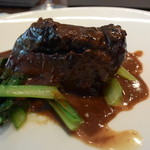 キャトルラパン - 「肉のメイン」は牛ほほ肉の煮込み。