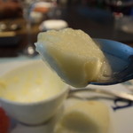 キャトルラパン - 桃のソルベ、一気に食べると頭がキーンとしたよ。。。