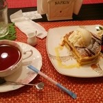 LUCY - こだわりパンケーキと紅茶♪写真とる前に少し食べちゃった(￣▽￣;)