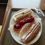 スティックスイーツファクトリー - 下からザクレアカスタード、ダブルベリータルト、豆乳レアチーズ♪