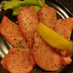 焼肉 すっきゃねん - 和牛上タン塩(1050円)×1