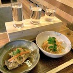 hana SAKE bar - 【利き酒セット（3種類）＆おばんざい】好きなお酒を3種類選んで飲める利き酒セット1000円は嬉しい♥おばんざい２種盛は５００円（20150702現在）