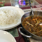 カラチの空 - チャナアチャーリーマトンとバスマティライス