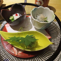 きじま 新横浜店 - じゅんさいとオクラとはもの酢の物、コーンのずんだ合え、青菜のしらすかけ