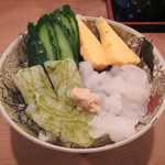 寿司竹 - 白えび丼。お味噌汁付きで2500円