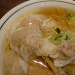 中華そば カリフォルニア - わんたんのボリューム