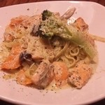 アウトバックステーキハウス - サーモンクリームパスタ