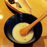 かく田 - 付き出しのえんどう豆の冷製スープ
      うまい！(^^)