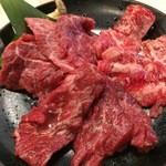 焼肉 さんぜん - 燦然3種定食のお肉。カルビ、ロース、ハラミ。