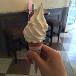 ジェラテリア アクオリーナ - フレッシュミルクのジェラートソフト（550円）