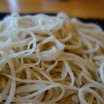 くいものや ラ・ネージュ - 整った麺線ですが敢えて不揃いの麺をアップ