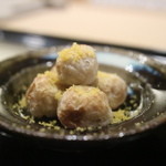 Ginzaichigo - 焼き小芋、からすみかけ