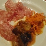 TRATTORIA AL SODO  - アペリティーボ2皿目(なめらかなサラミ、とろとろ茄子トマトソース、松の実入り人参サラダ)