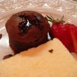 B.地中海 - クーランショコラ（フォンダンショコラ）と自家製パイナップルアイス