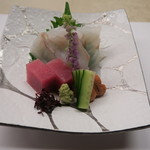 洛北荘 - 2015年06月26日（金）　夕食　造里（スズキあらい・鮪・生うに）