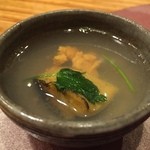 さとう - うにとアワビの土瓶蒸し　780円（お猪口に移しました）