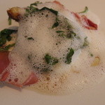 ル・ジュー・ドゥ・ラシエット  - ホワイトアスパラとポーチドエッグ