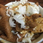 やきとり おばこ - 煮込みはボリュームたっぷりです。