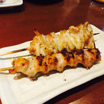 炭火やきとり   富吉 - なんこつ230円とぼんじり170円（共に税抜）