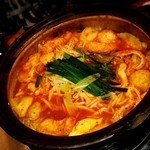 Aka kara - 赤から鍋辛さ3番で食べました。(^-^)こくがあって、味しみていて、美味しかった〰！ホルモントロトロでした(^-^)トッピングに水餃子(^-^)美味しかったです！