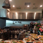 キャトルラパン - ライブ感あるオープンキッチン