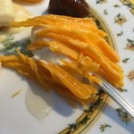 マノワール・ディノ - フロマージュブランの上にミモレットその上に蜂蜜