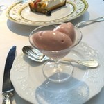 マノワール・ディノ - アイスと共に