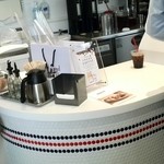 カムデンズ ブルー スター ドーナツ - カムデンズ ブルー スター ドーナツ 店内